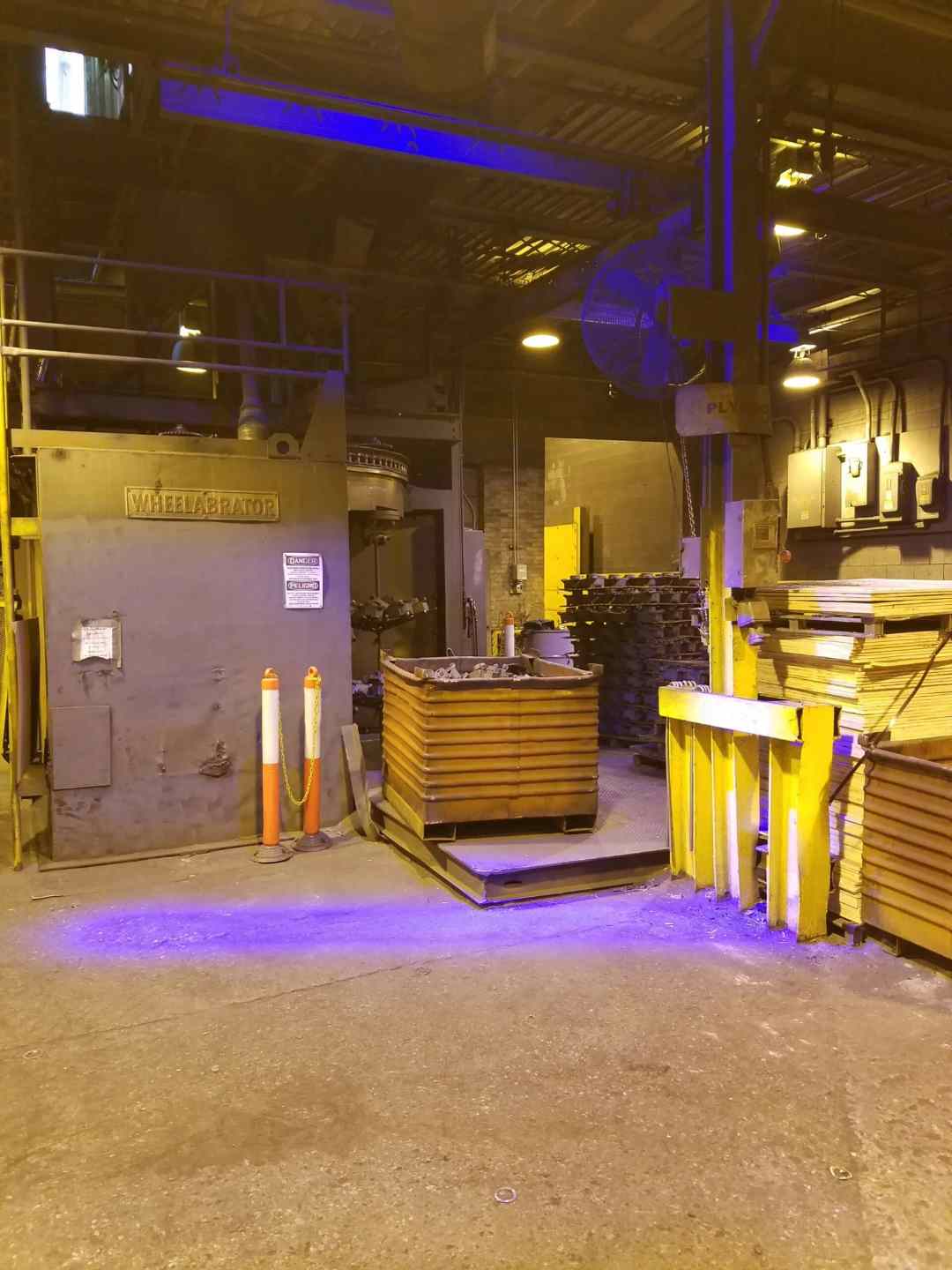Blue light that shows loading area boundaries and improves crane awareness